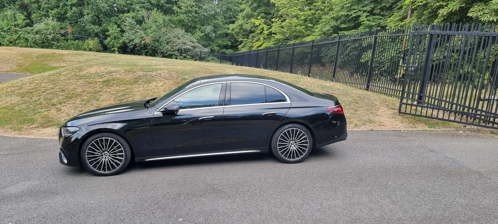 Mercedes E Class thumbnail 2
